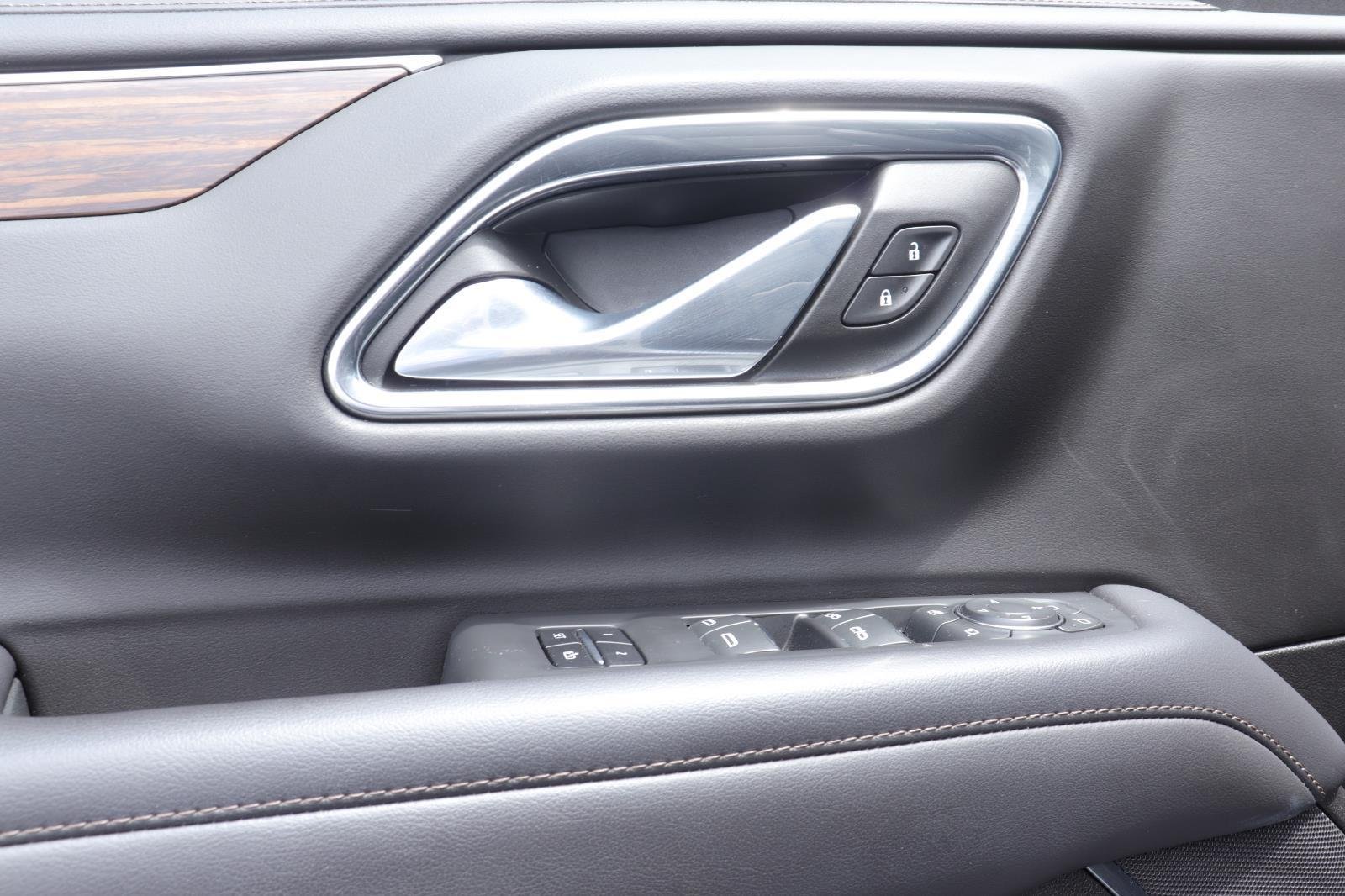 Used 2021 Iridescent Pearl Tricoat Chevrolet High Country image 28