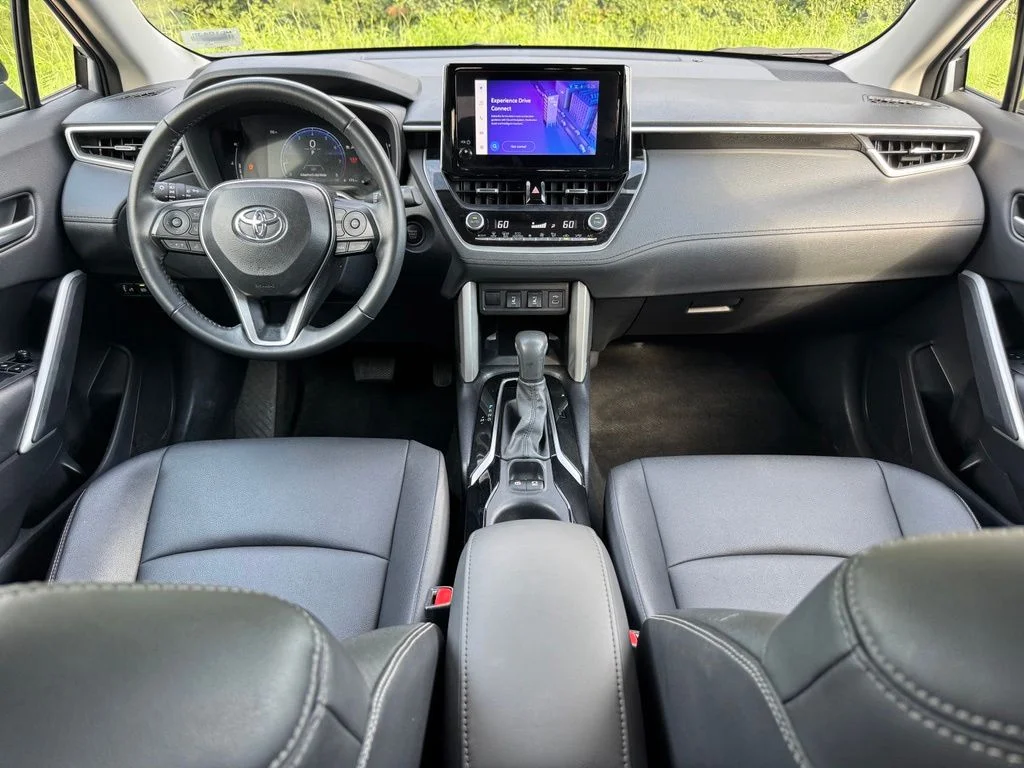 Used 2025 Silver Toyota XLE image 23