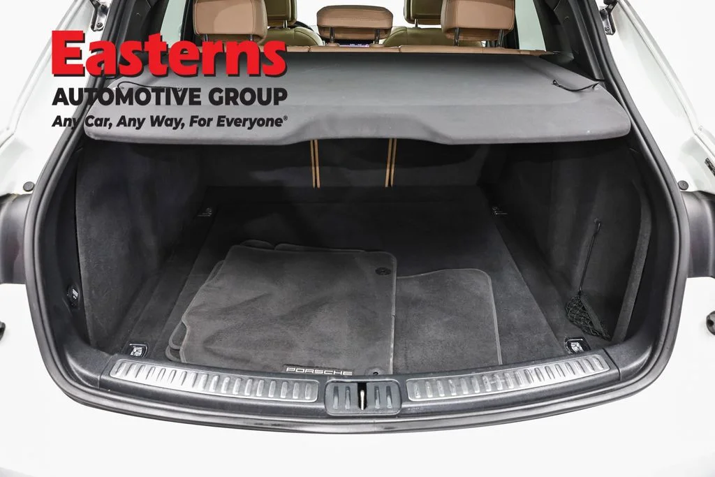 Used 2021 White Porsche Base image 9
