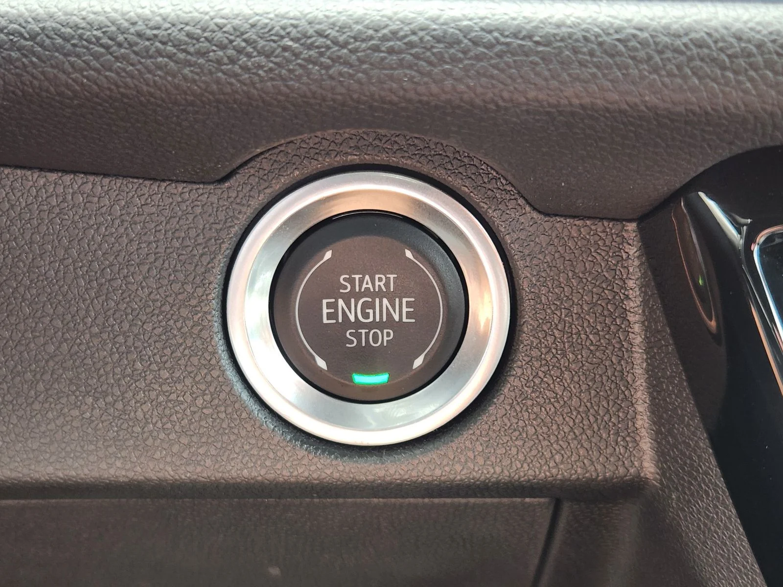 Used 2025 Gray Chevrolet Z71 image 19