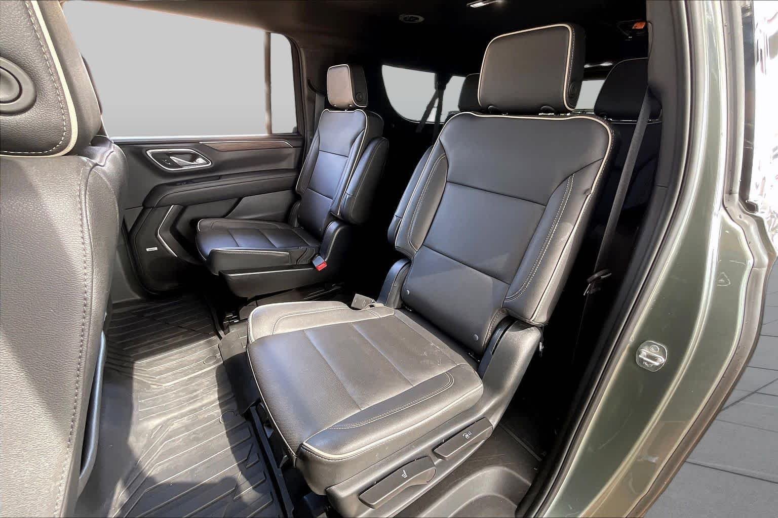 Used 2023 Silver Sage Metallic Chevrolet Premier image 19
