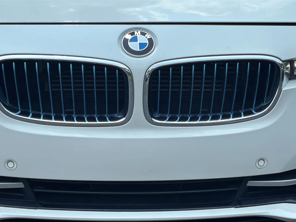 Used 2018 Alpine White BMW 330e iPerformance image 41