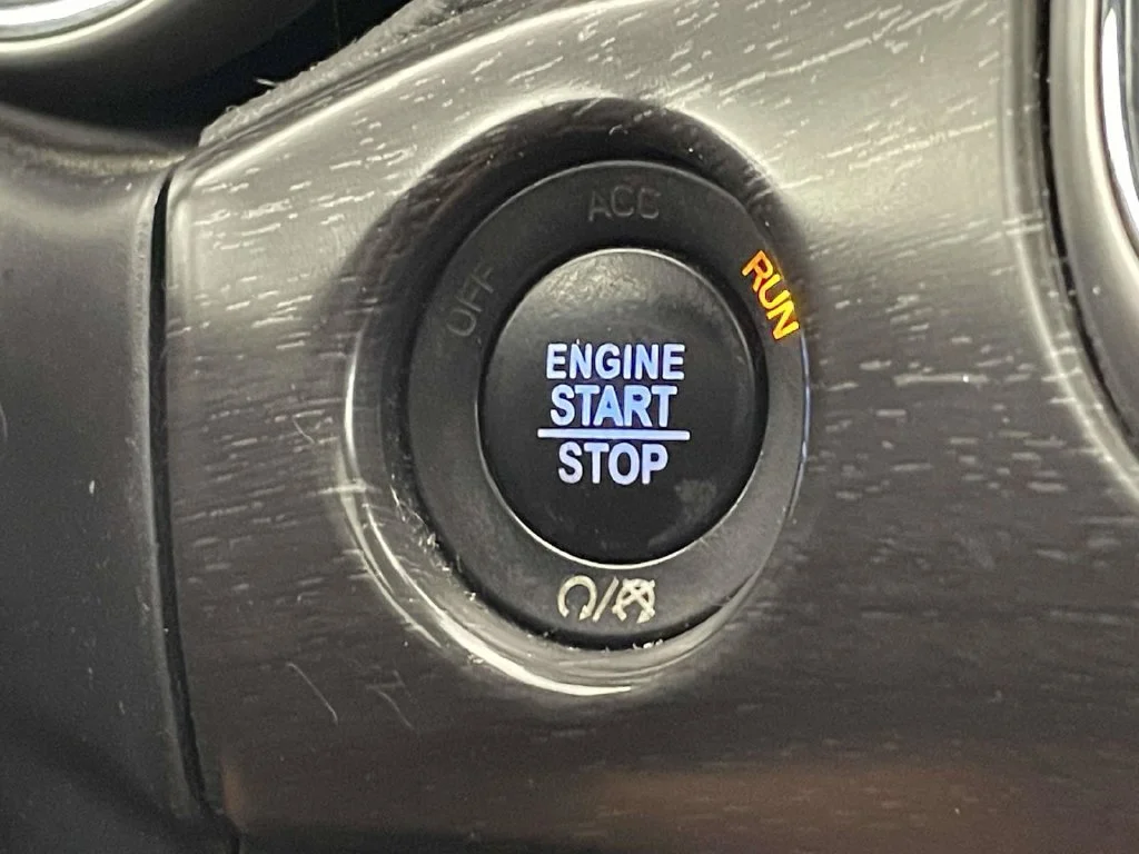 Used 2018 White Jeep Altitude image 36