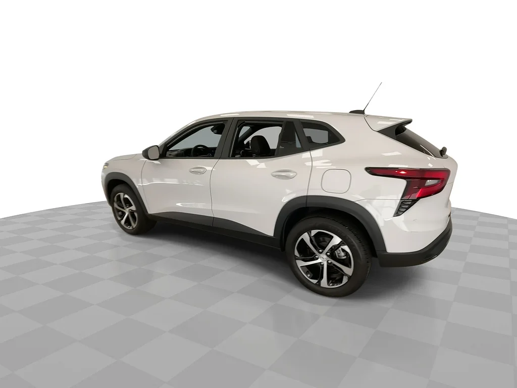 Used 2024 Summit White Chevrolet RS image 7