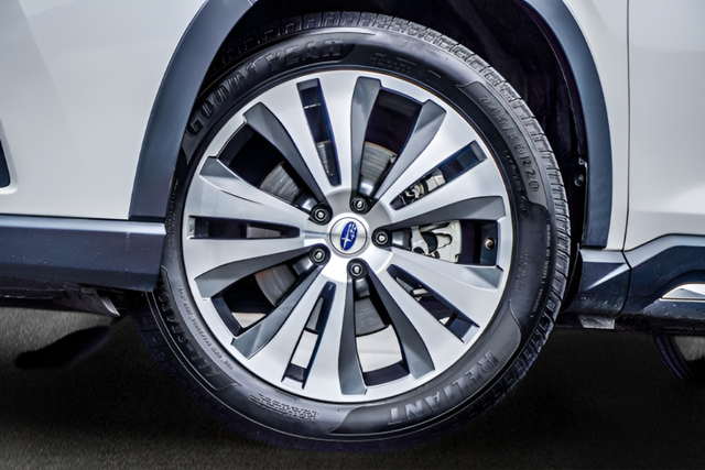 Used 2019 White Subaru Limited image 41