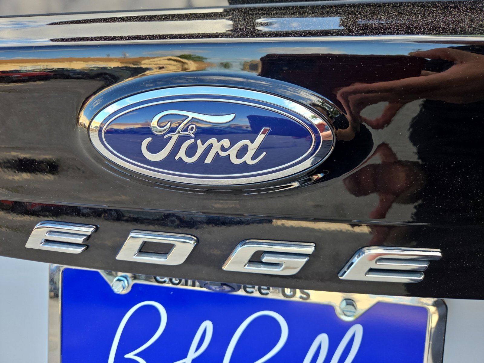 Used 2022 Oxford White Ford SE image 16