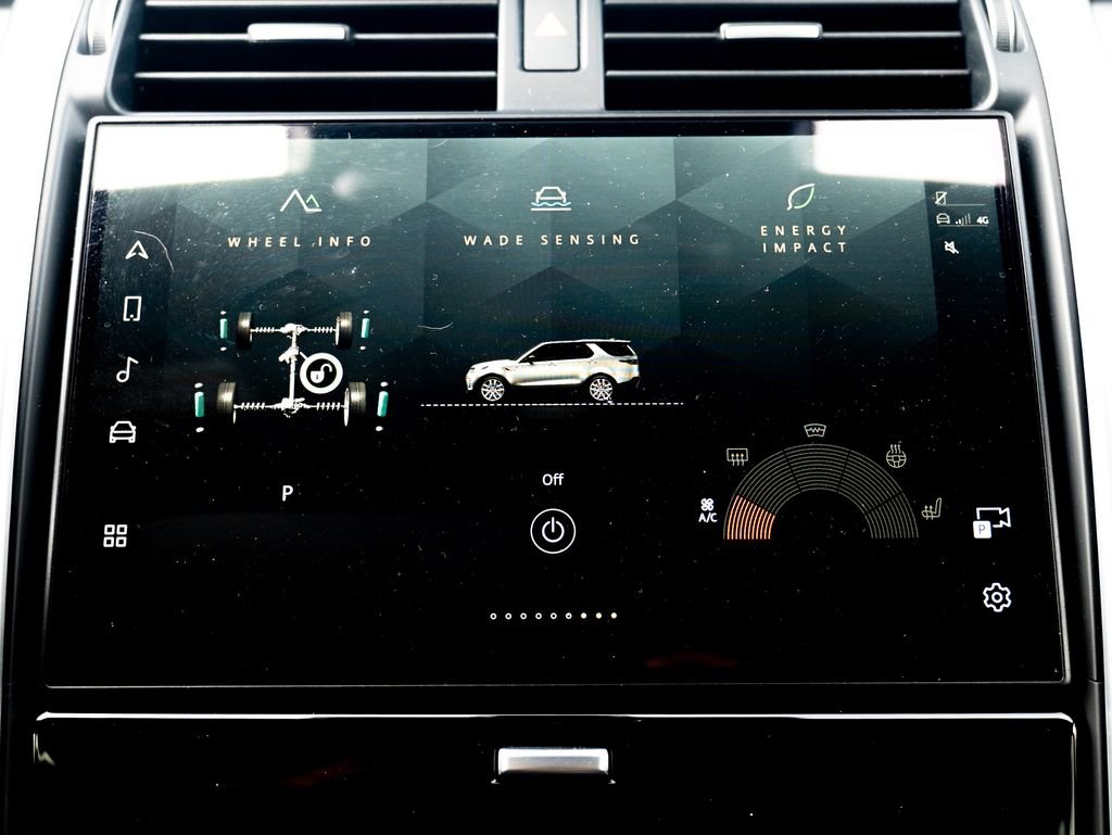 Used 2024 Gray Land Rover Dynamic SE image 24