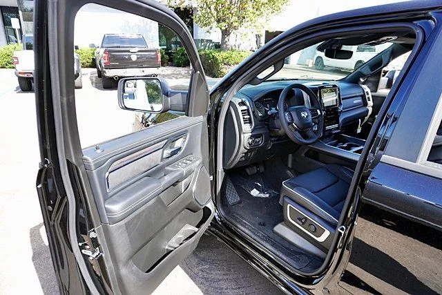 New 2026 Diamond Black Crystal Pearl-Coat Exterior Paint RAM Laramie image 43