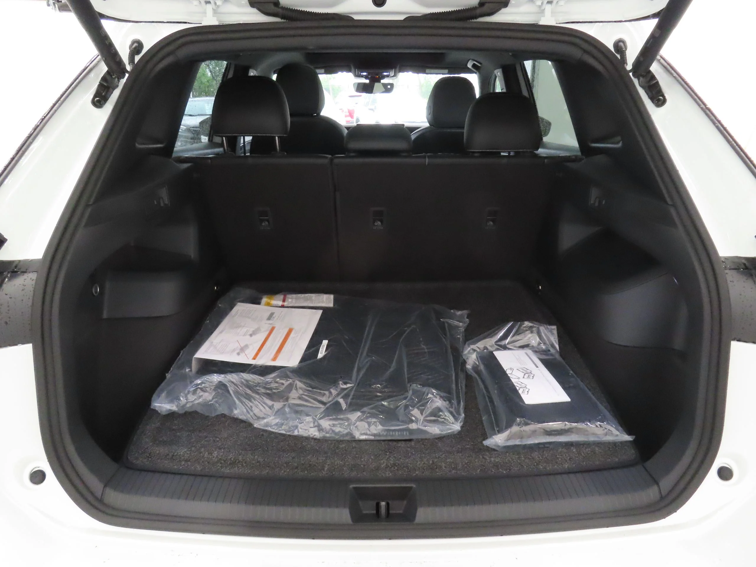New 2026 White Volkswagen 2.0T SE R-Line Black image 23