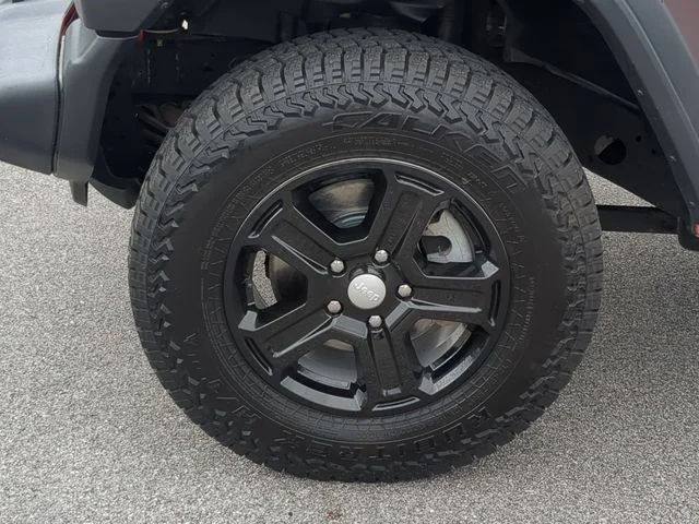 Used 2020 Orange Jeep Sport S image 10