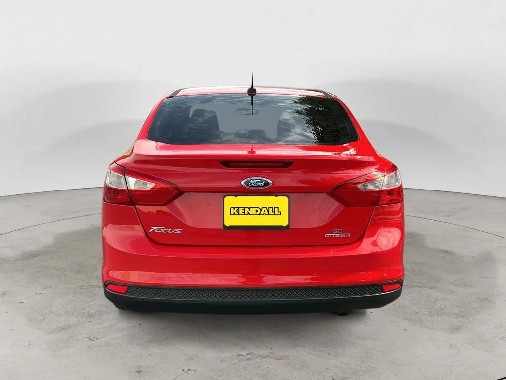 Used 2013 Red Ford SE image 6