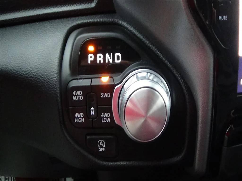 Certified Used 2025 Ivory Tri-Coat Pearl (pwd) RAM Laramie image 27