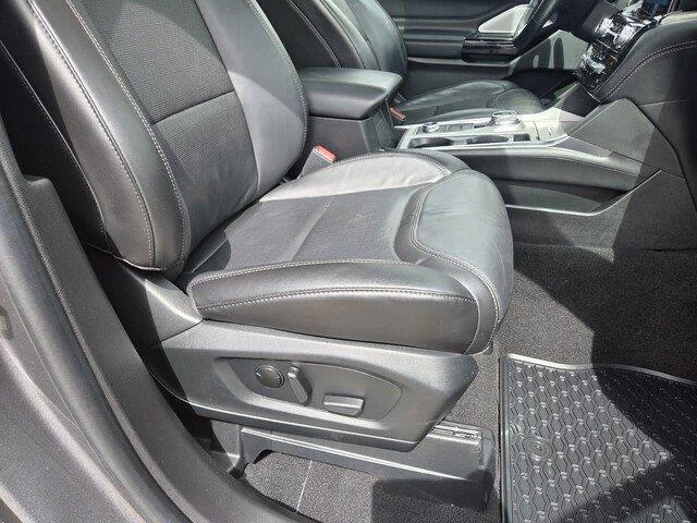 Used 2023 Carbonized Gray Metallic Ford Platinum image 31