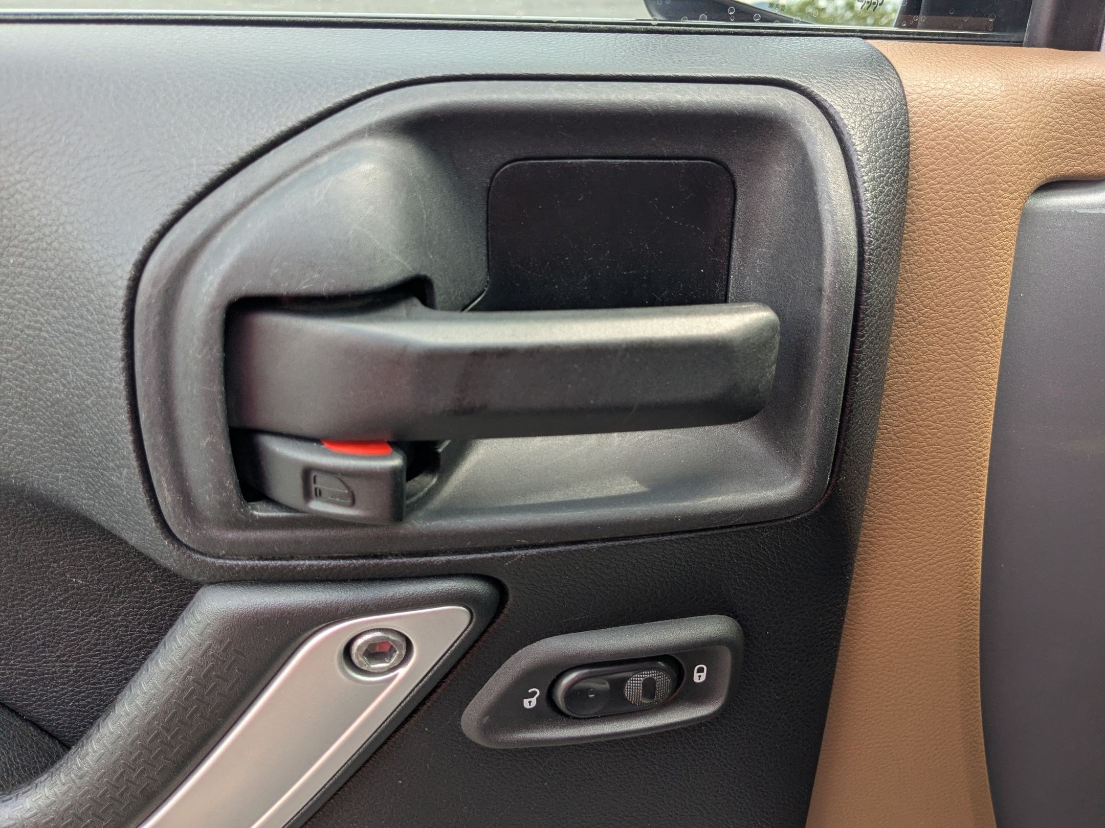 Used 2014 Billet Metallic Clearcoat Jeep Sahara image 14