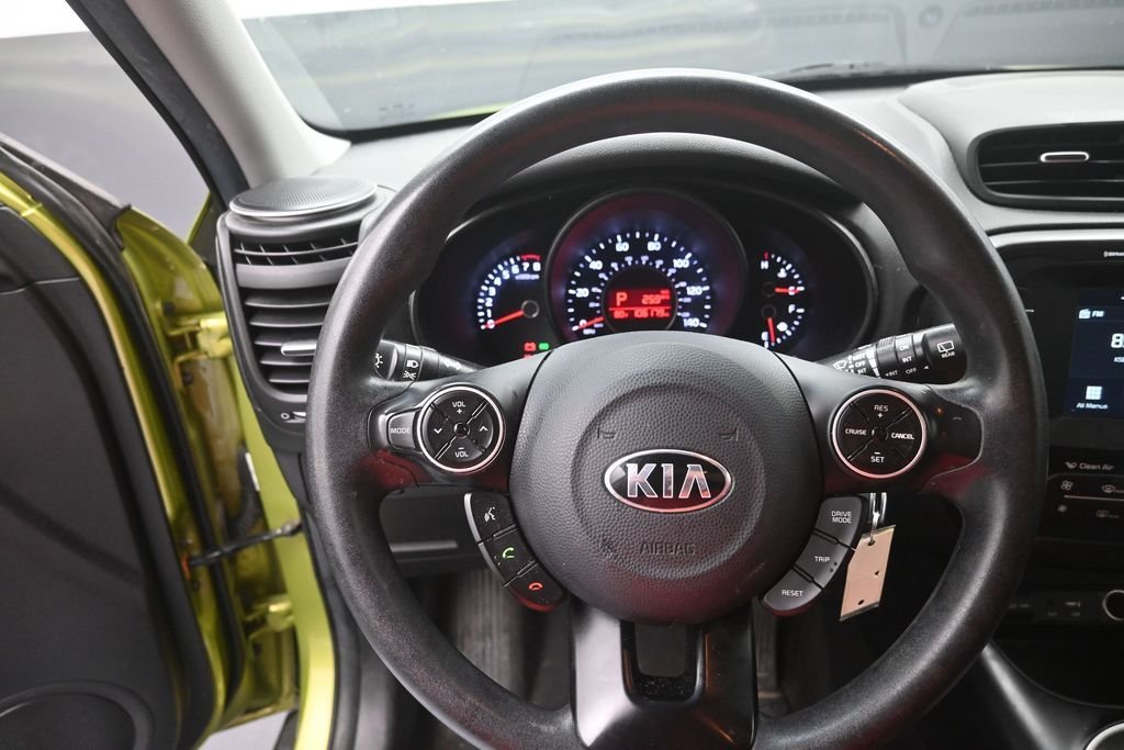 Used 2018 Green Kia Plus image 28