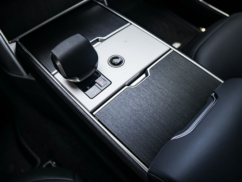 New 2026 Santorini Black Land Rover SE image 16