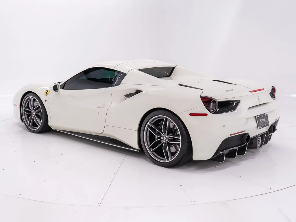 Used 2018 Bianco Avus Ferrari  image 12