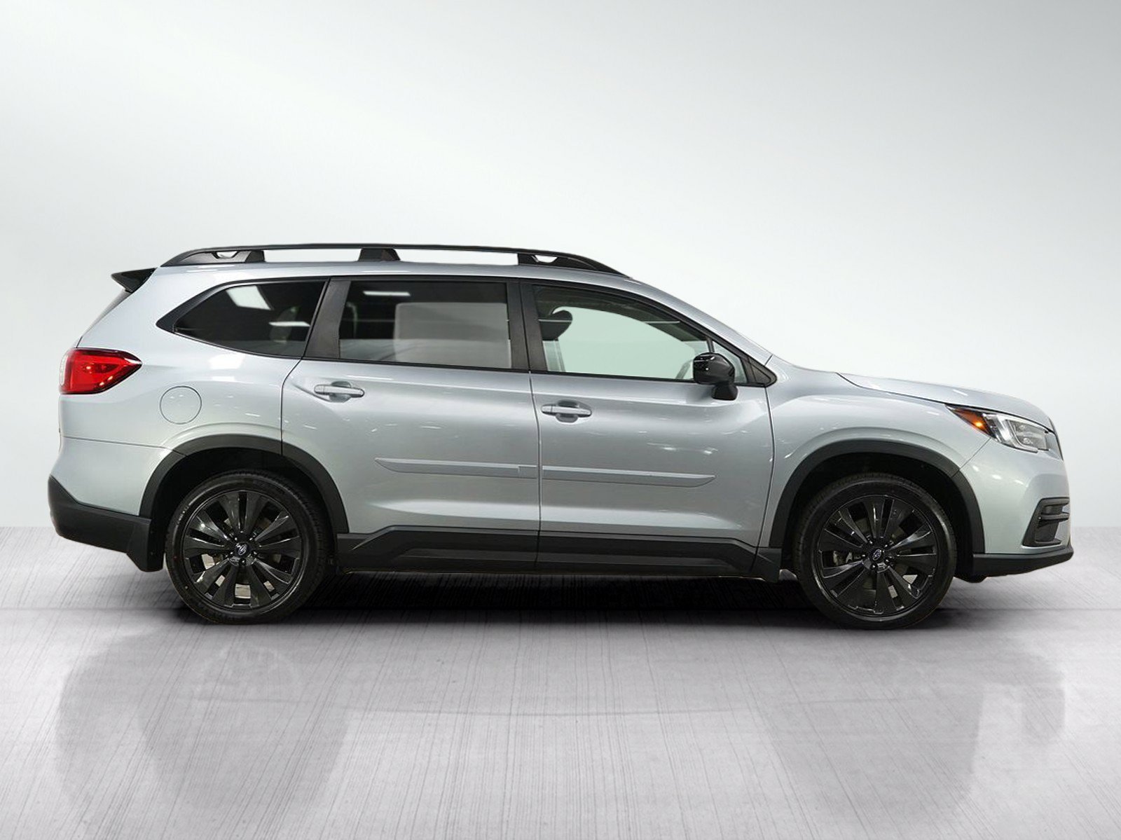 Used 2022 Ice Silver Metallic Subaru Onyx Edition image 6