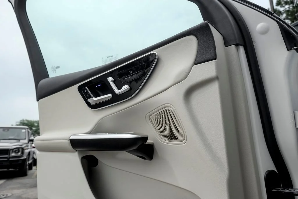 New 2026 Polar White Mercedes-Benz GLC 300 image 44