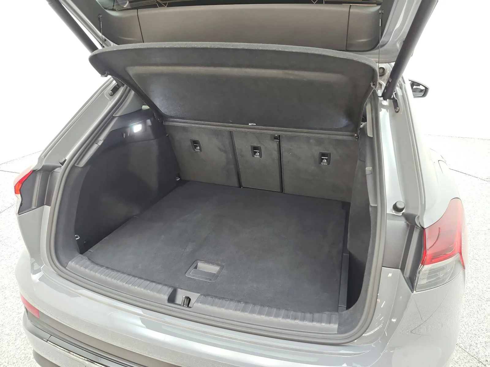 Used 2023 Pebble Gray Audi Premium Plus 50 quattro image 20