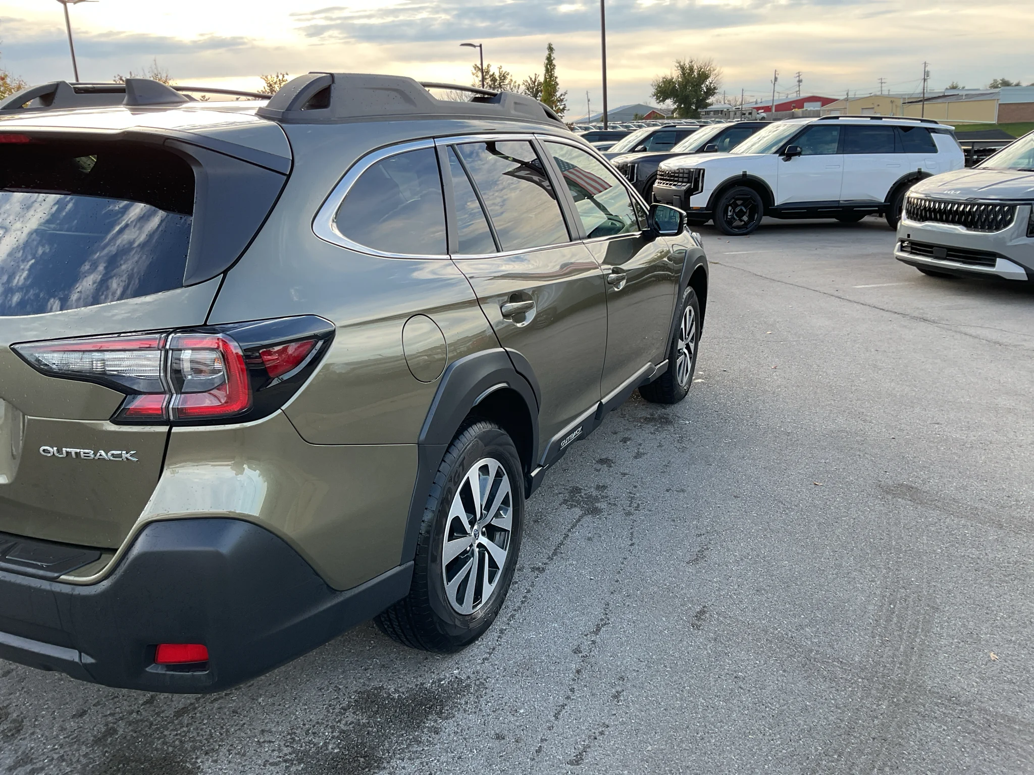 Used 2023 Autumn Green Metallic Subaru Premium image 9