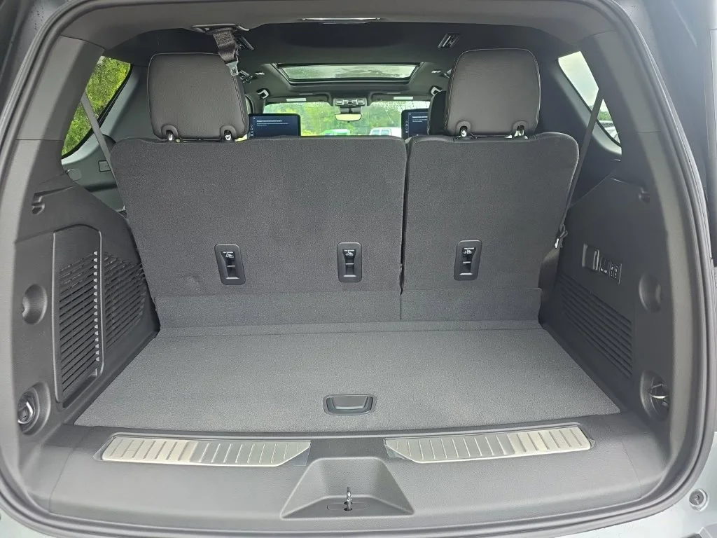 2026 GMC Yukon Denali - Photo 9