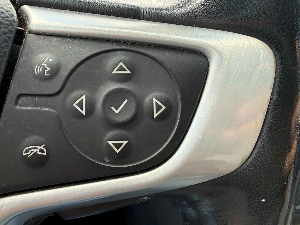 Used 2022 White GMC SLT image 17