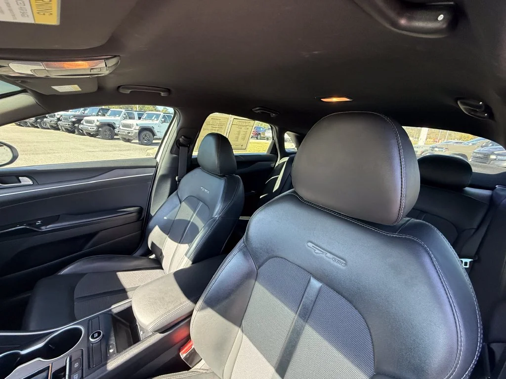Used 2022 White Kia GT-Line image 21