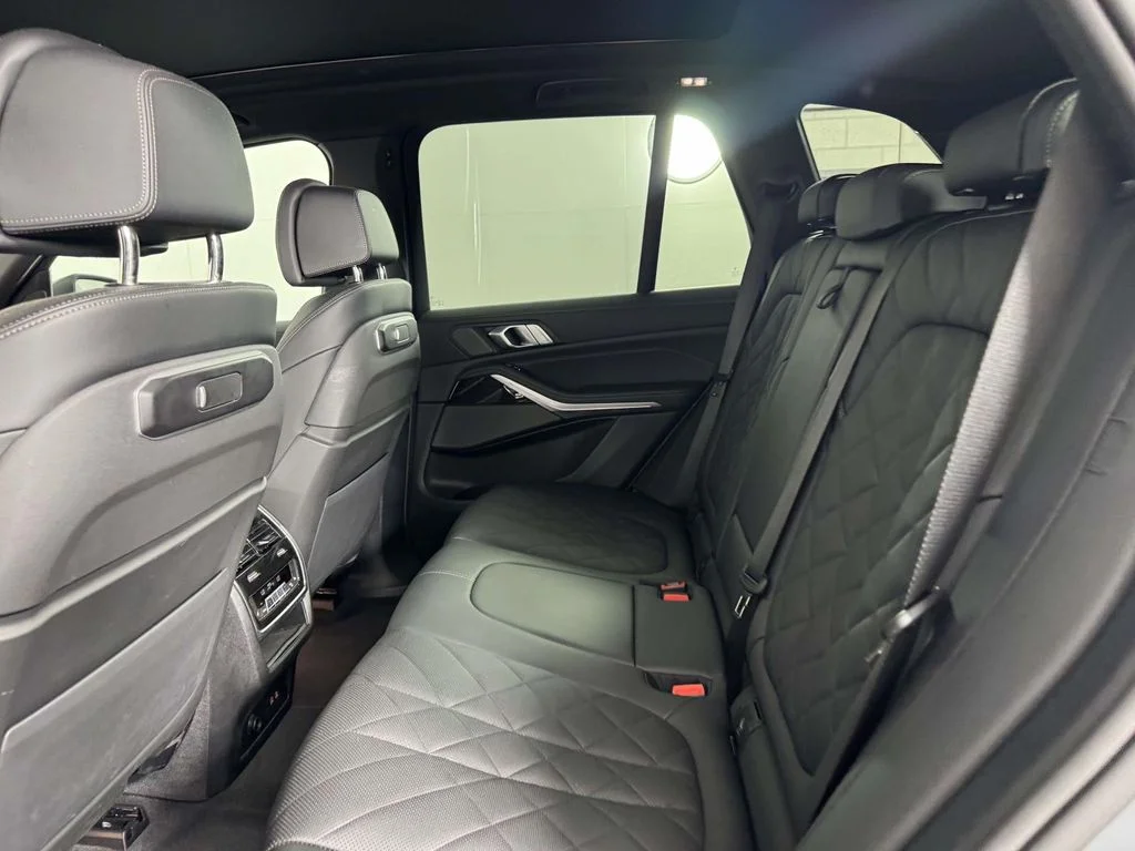 Used 2026 Gray BMW xDrive40i image 30