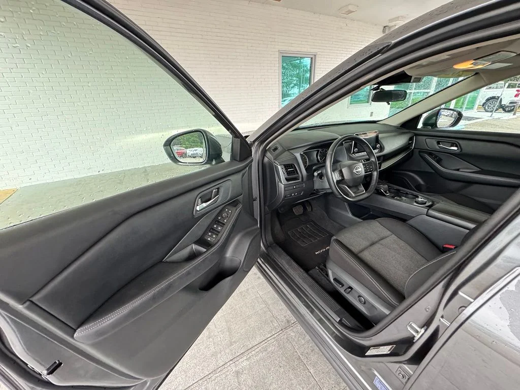 Used 2025 Gray Nissan SV image 10