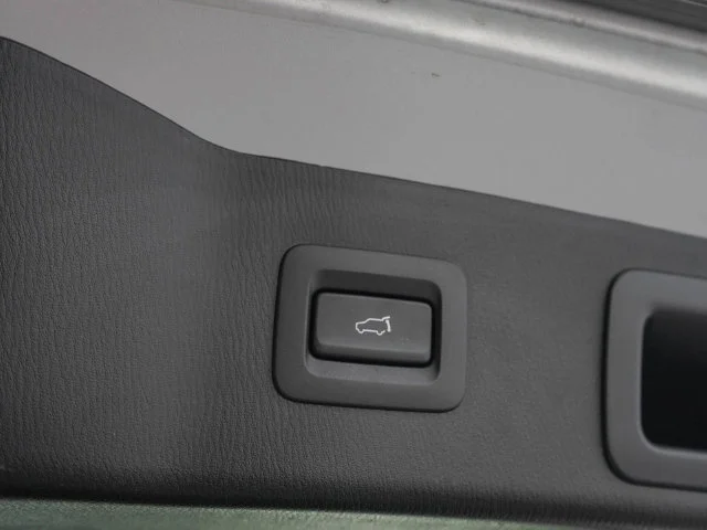 Used 2018 Sonic Silver Metallic Mazda Grand Touring image 11