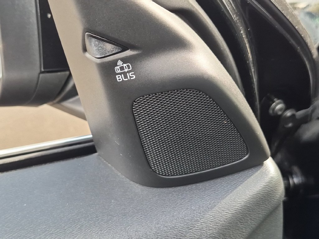 Used 2015 Black / Stone Volvo T6 image 12