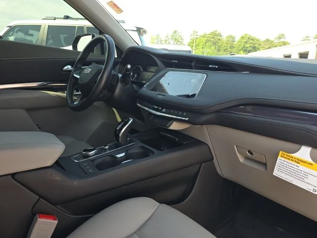 Used 2023 Silver Cadillac Luxury image 20