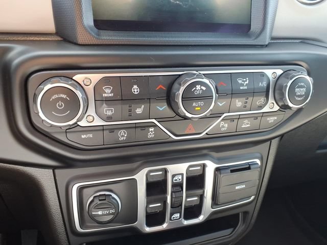 Used 2023  Jeep High Altitude image 27
