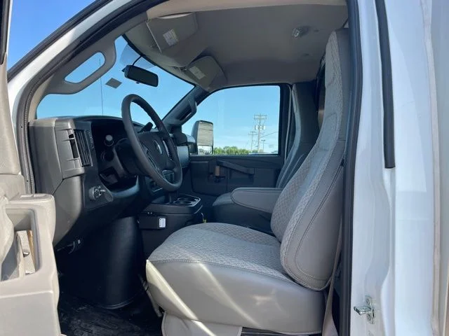 New 2025 White Chevrolet Cutaway image 6