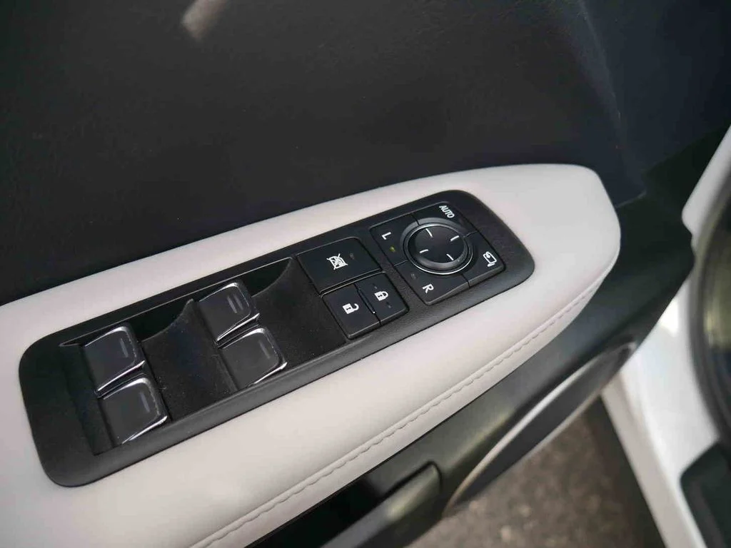 Used 2022 White Lexus 450h image 26