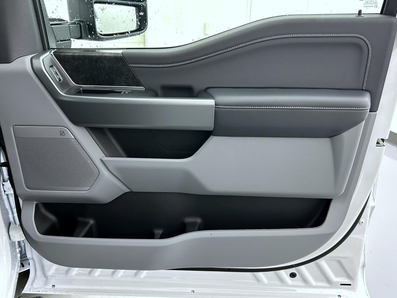 New 2026 Oxford White Ford XLT image 16