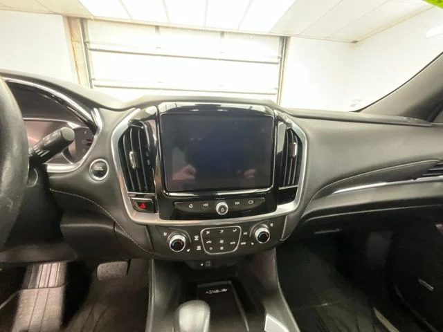 Used 2022 Red Chevrolet Premier image 12