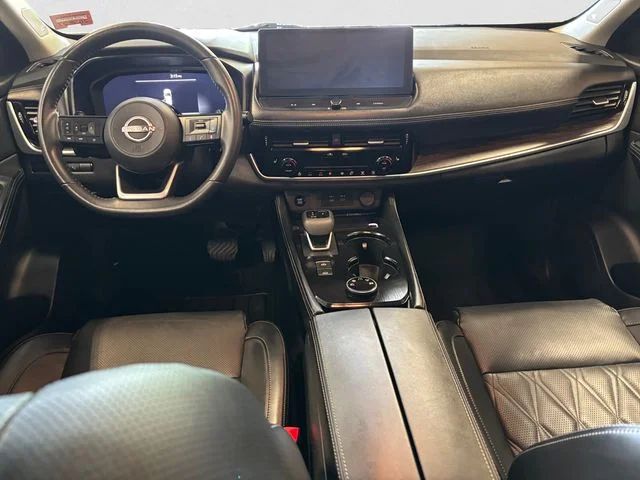 Used 2024 White Nissan Platinum image 11