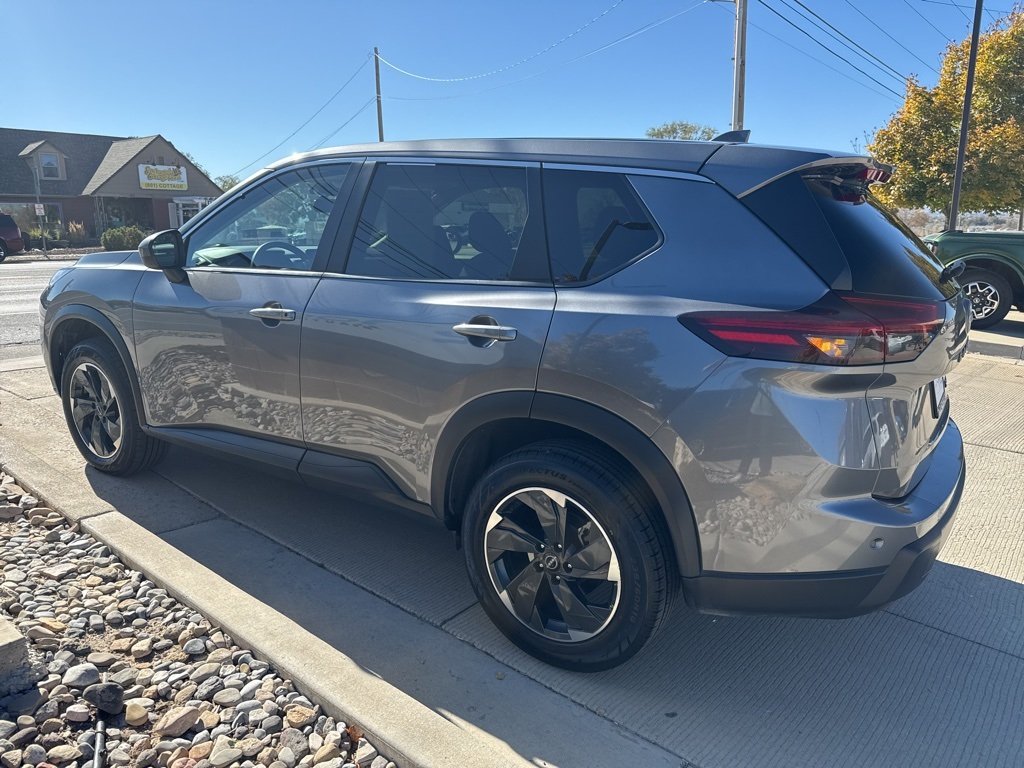 2024 Nissan Rogue SV photo 4