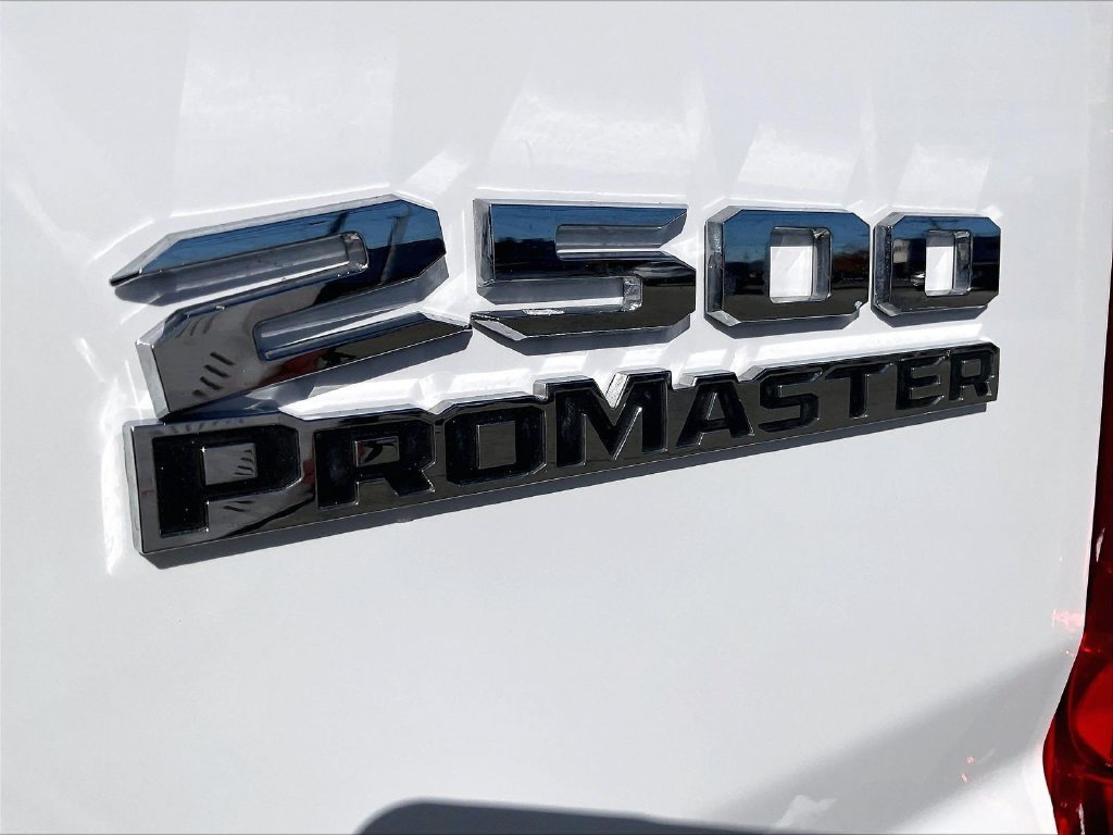 Used 2025 White Ram Base image 27