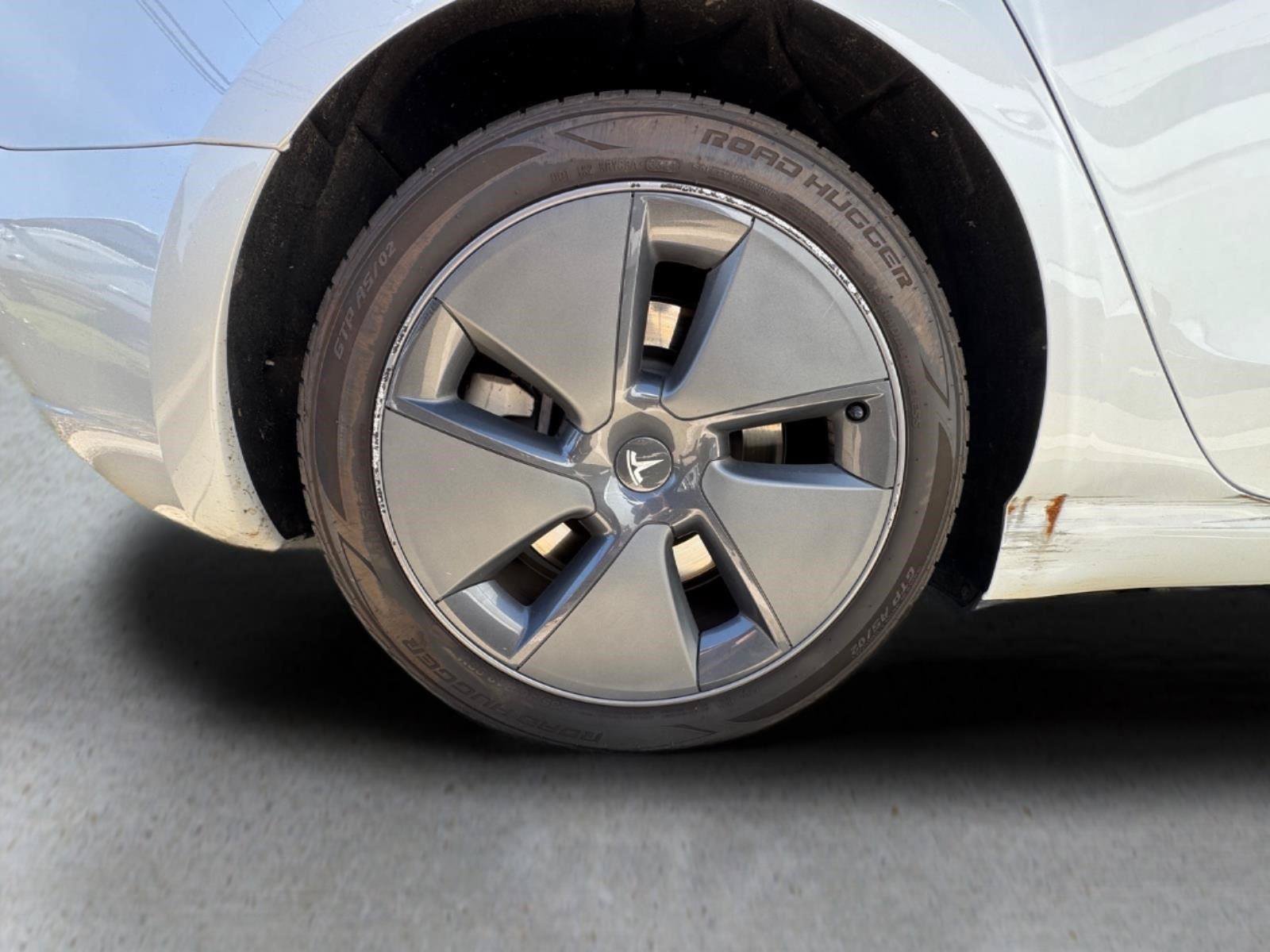 Used 2023  Tesla  image 12