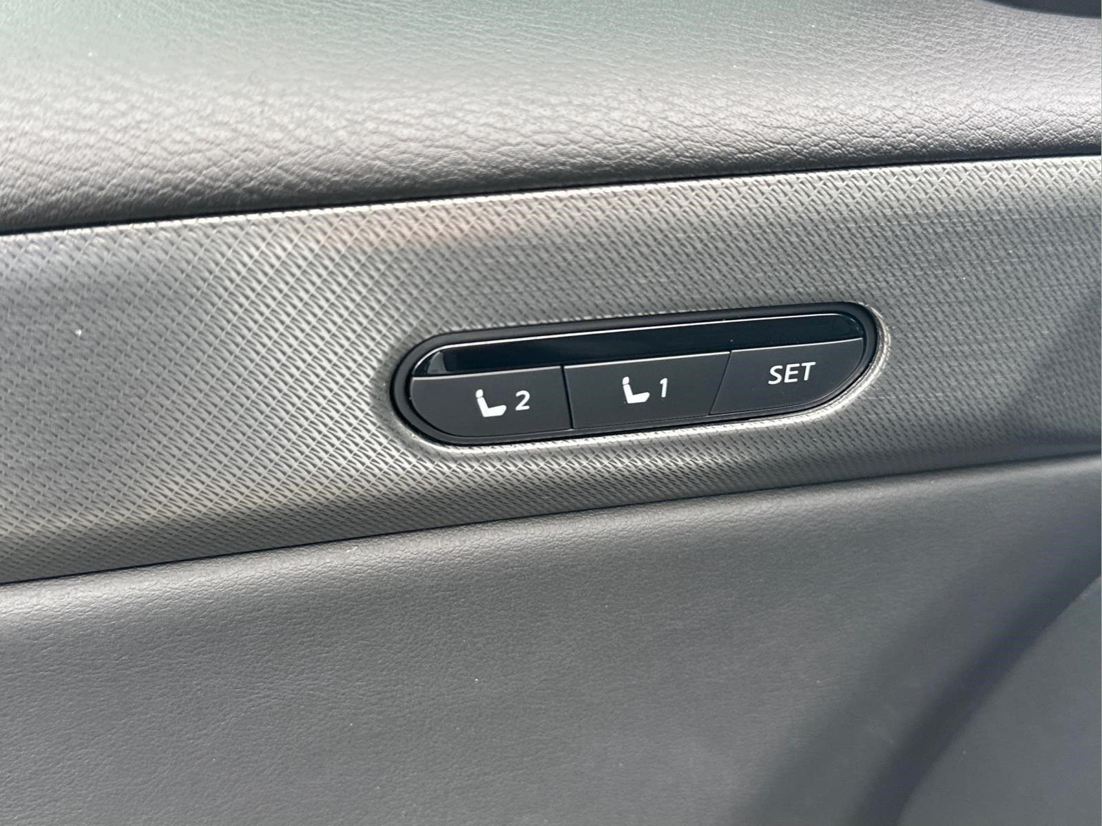 New 2027 RADIANT WHITE INFINITI Luxe FWD image 22