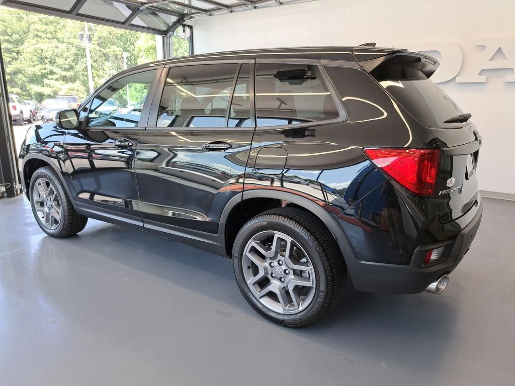 Used 2023 Beige Honda EX-L image 9