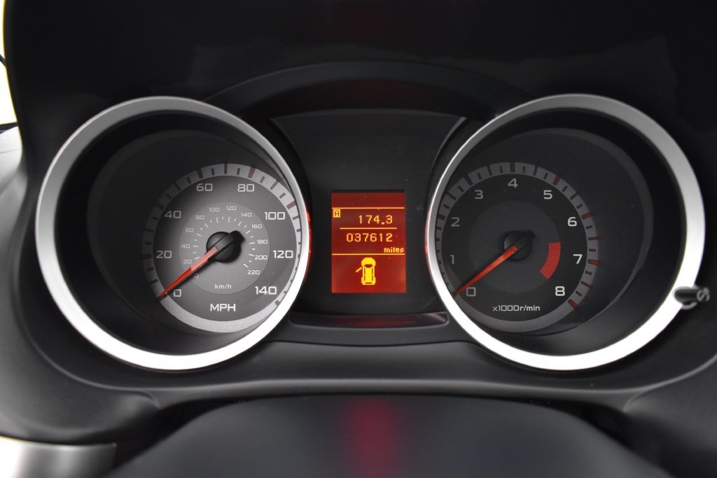 Used 2009 White Mitsubishi ES image 13