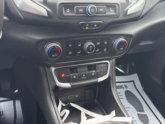 Used 2023 White GMC SLE image 21