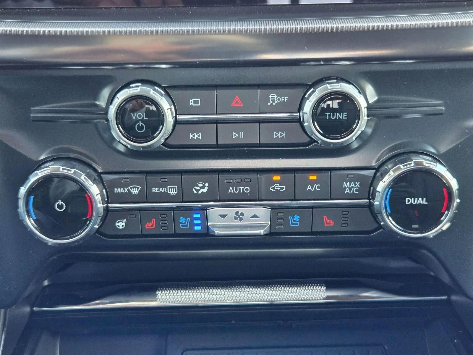 New 2026 Iconic Silver Metallic Ford Lariat® image 23