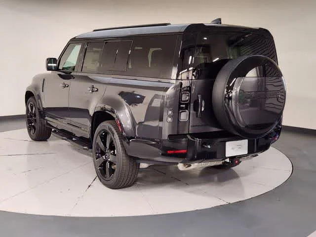 New 2026 Carpathian Grey Premium Metallic Land Rover X-Dynamic SE - 130 P400 image 9
