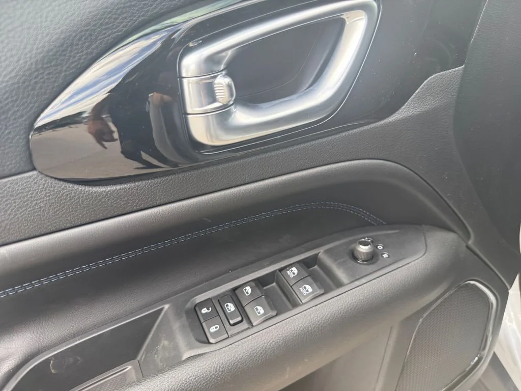 New 2026 Silver Jeep Latitude image 11