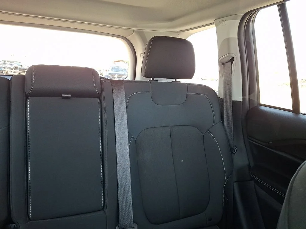 Used 2023 Diamond Black Crystal Pearlcoat Jeep Laredo image 21